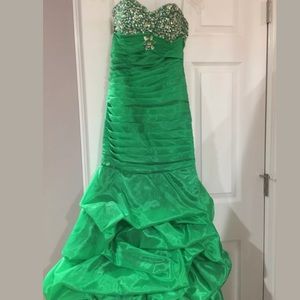 Emerald Green Full-length Gown Prom Sweet 16
